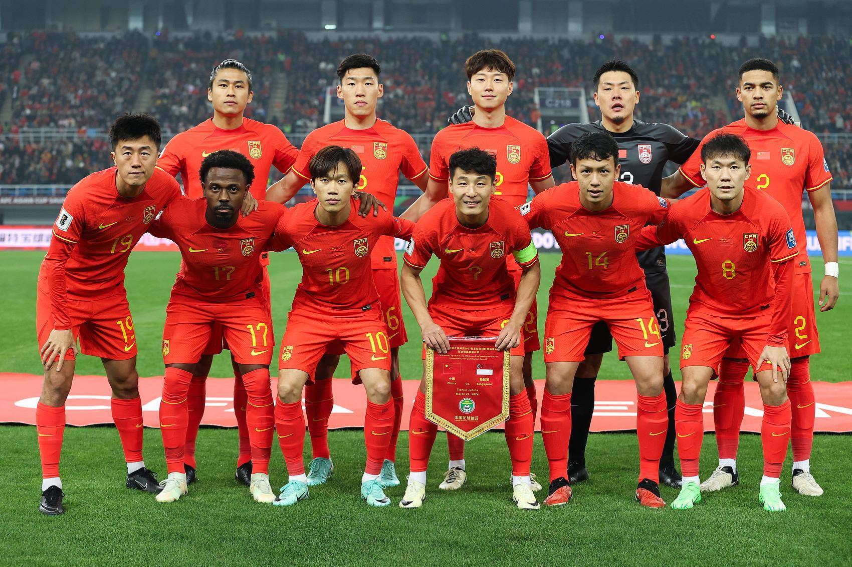 战胜对手，中国足球队晋级连胜