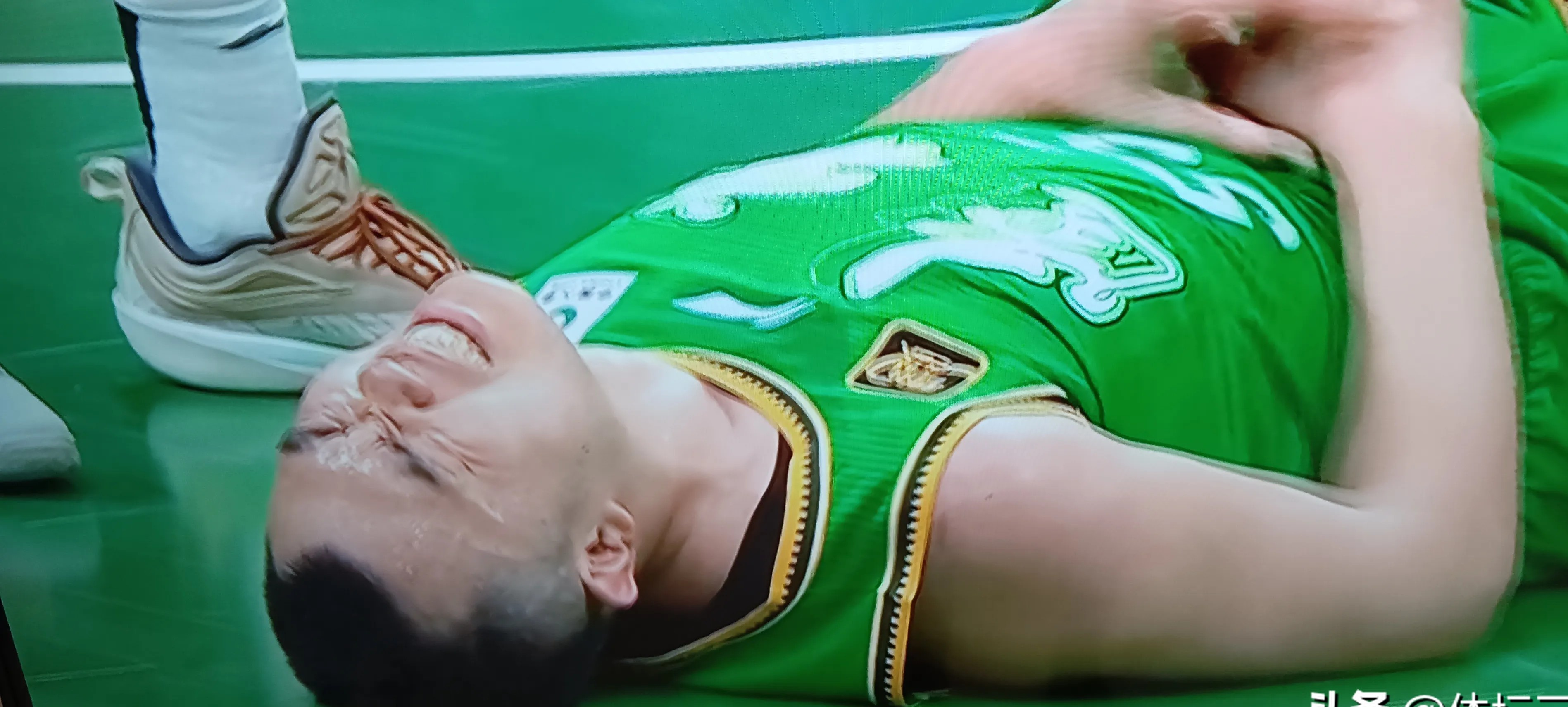 篮网后卫再度膝伤，球队战力再度降低