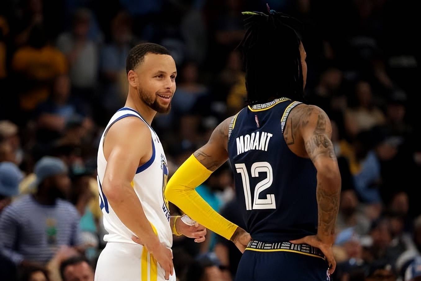 开云体育官网-勇士大胜灰熊，库里扛鼎绝杀难挽败局