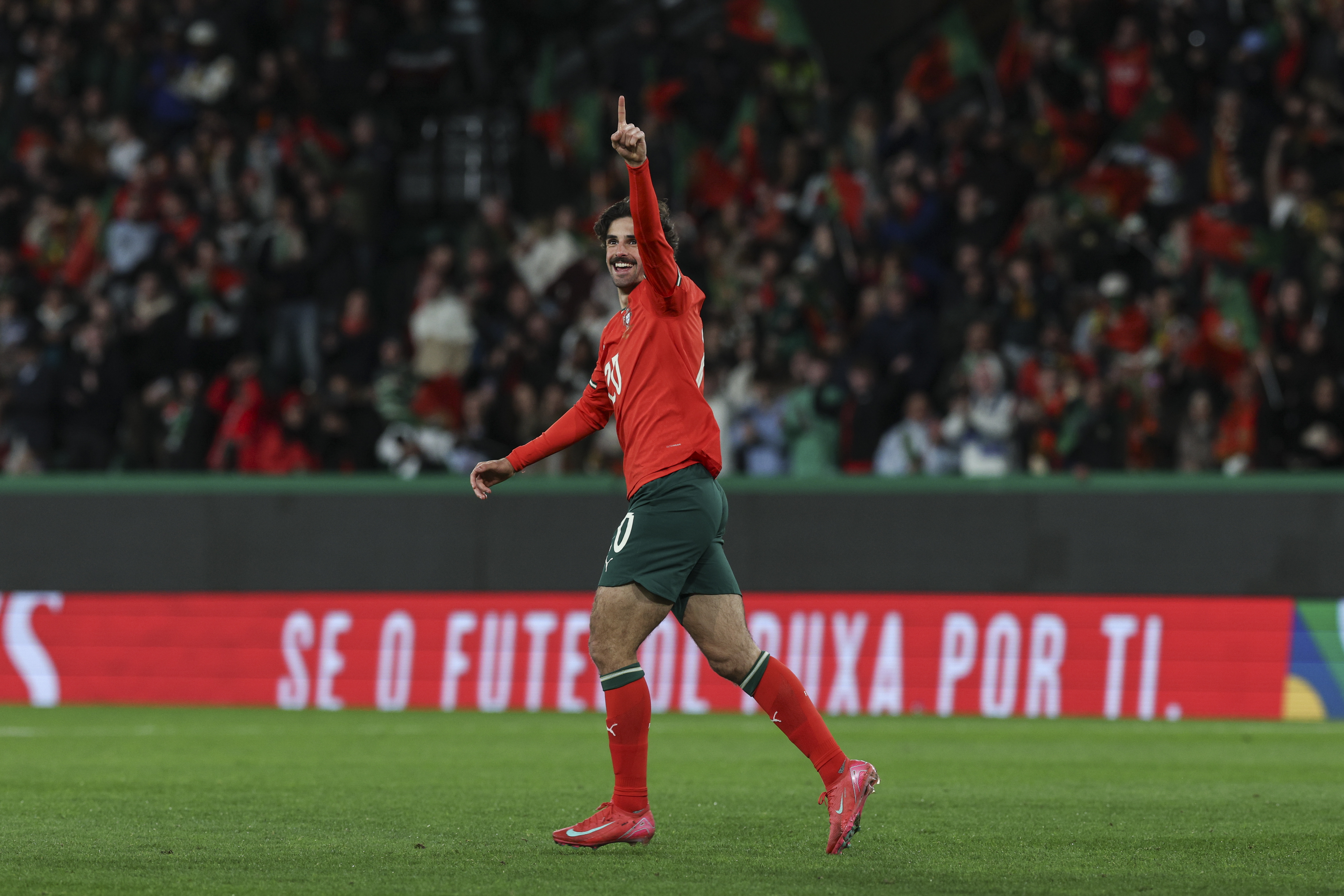 葡萄牙球队球员喜笑颜开,备战比赛的简单介绍 葡萄牙球队球员喜笑颜开,备战比赛的简单介绍