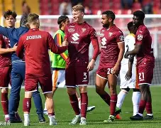 罗马客场惨遭逆转,战绩节节下滑 罗马客场惨遭逆转,战绩节节下滑