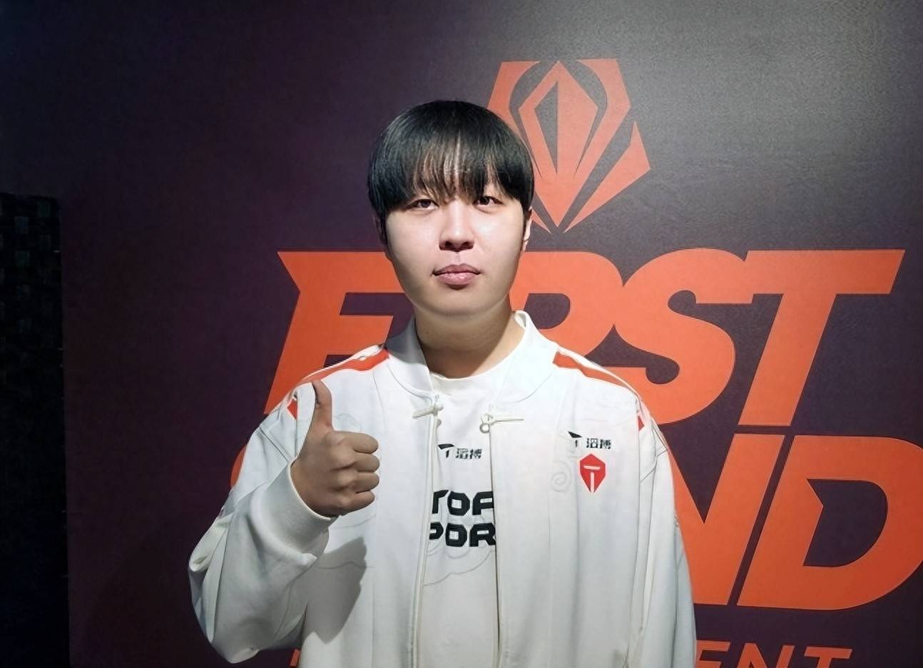 开云体育登录-100T横扫TL，Peanut开启传奇时刻激烈交锋四强赛，成为赛场最大亮点的简单介绍