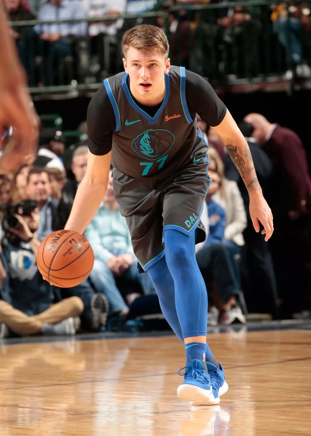 勇士逆转小牛，保持新赛季主场不败纪录