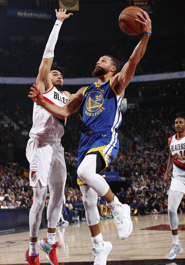 勇士主场大胜湖人,库里狂砍40分 勇士主场大胜湖人,库里狂砍40分