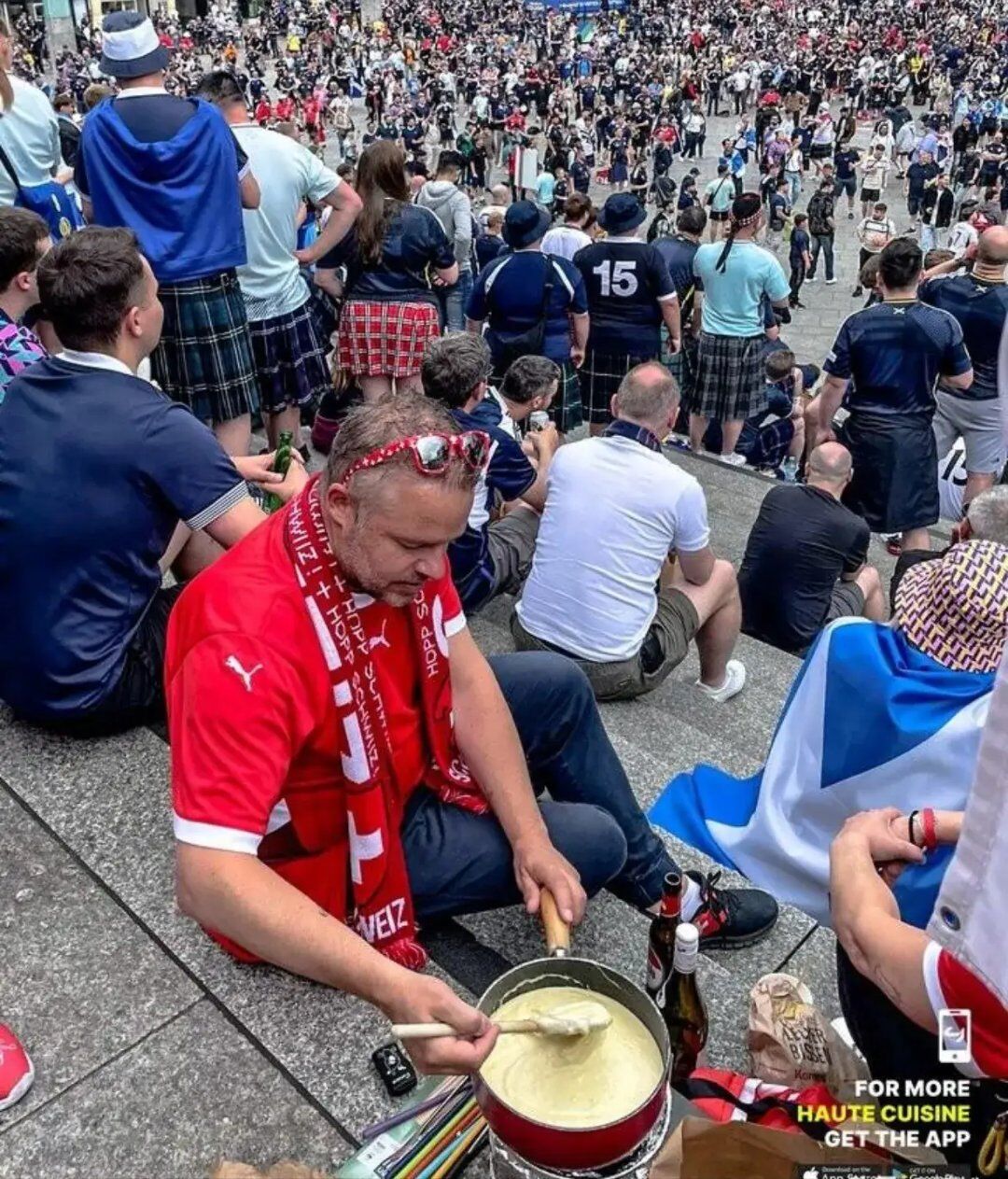 开云体育在线-欧洲杯比赛期间，球迷热情高涨