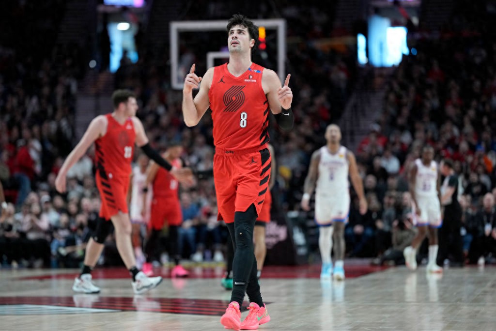 开拓者队客场战胜热火队