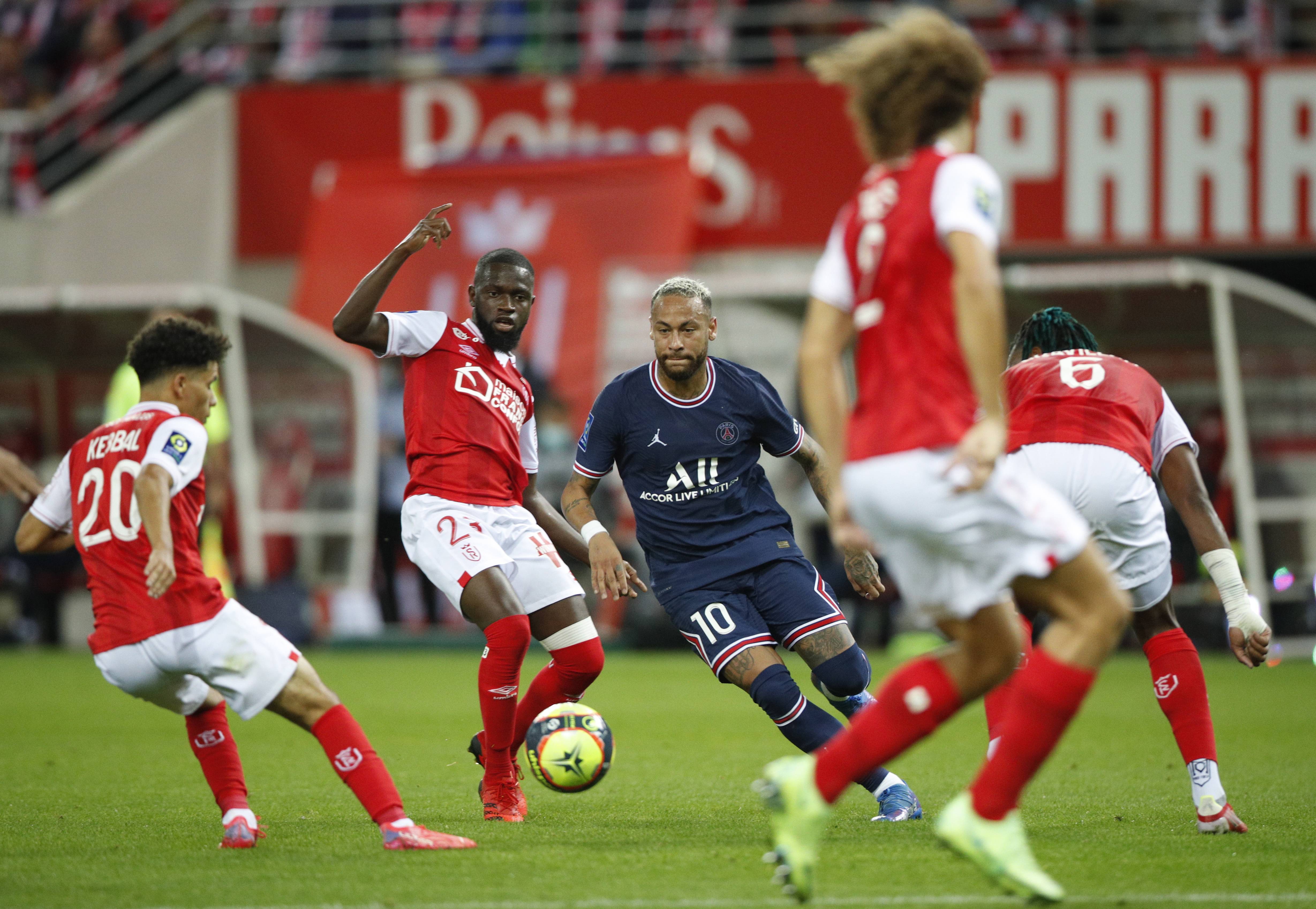 开云体育下载-法甲联赛：球员风采迷人，赛场内外火热