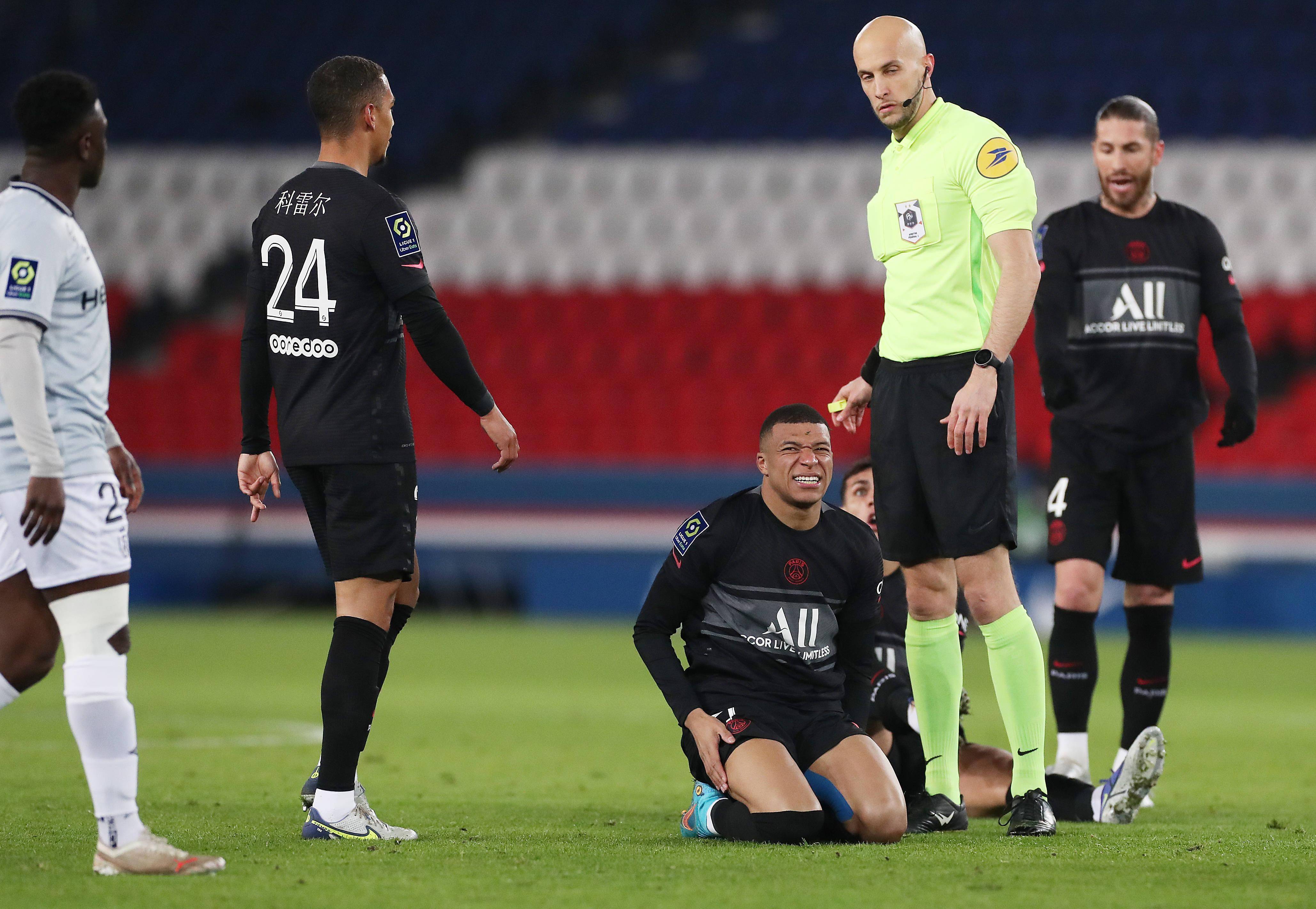 法甲联赛:球员风采迷人,赛场内外火热 法甲联赛:球员风采迷人,赛场内外火热