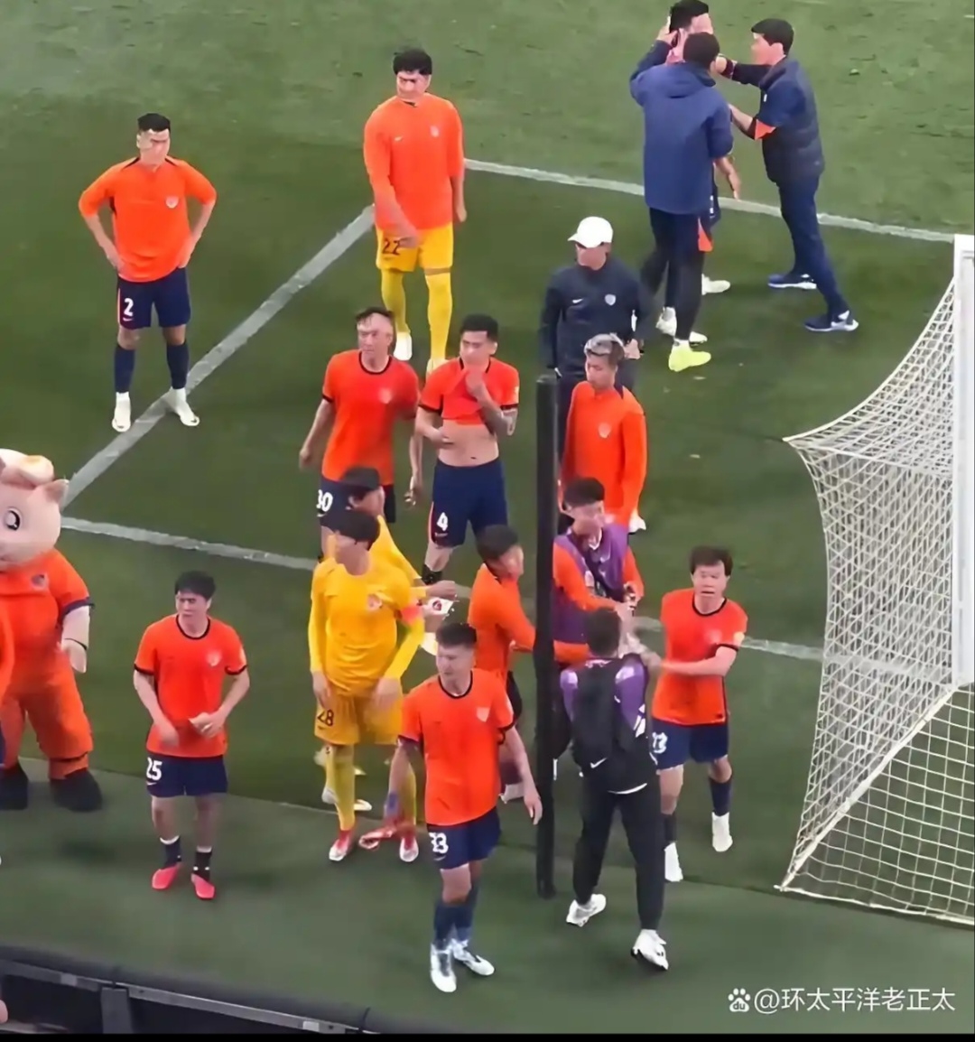 热血激战引发球迷狂热,赛场热度高涨的简单介绍 热血激战引发球迷狂热,赛场热度高涨的简单介绍