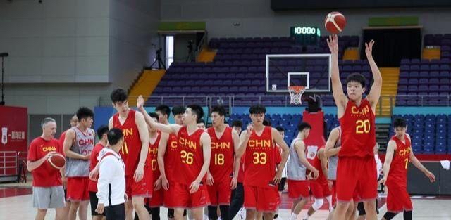 中国男篮险胜火箭，保罗统治全场的简单介绍