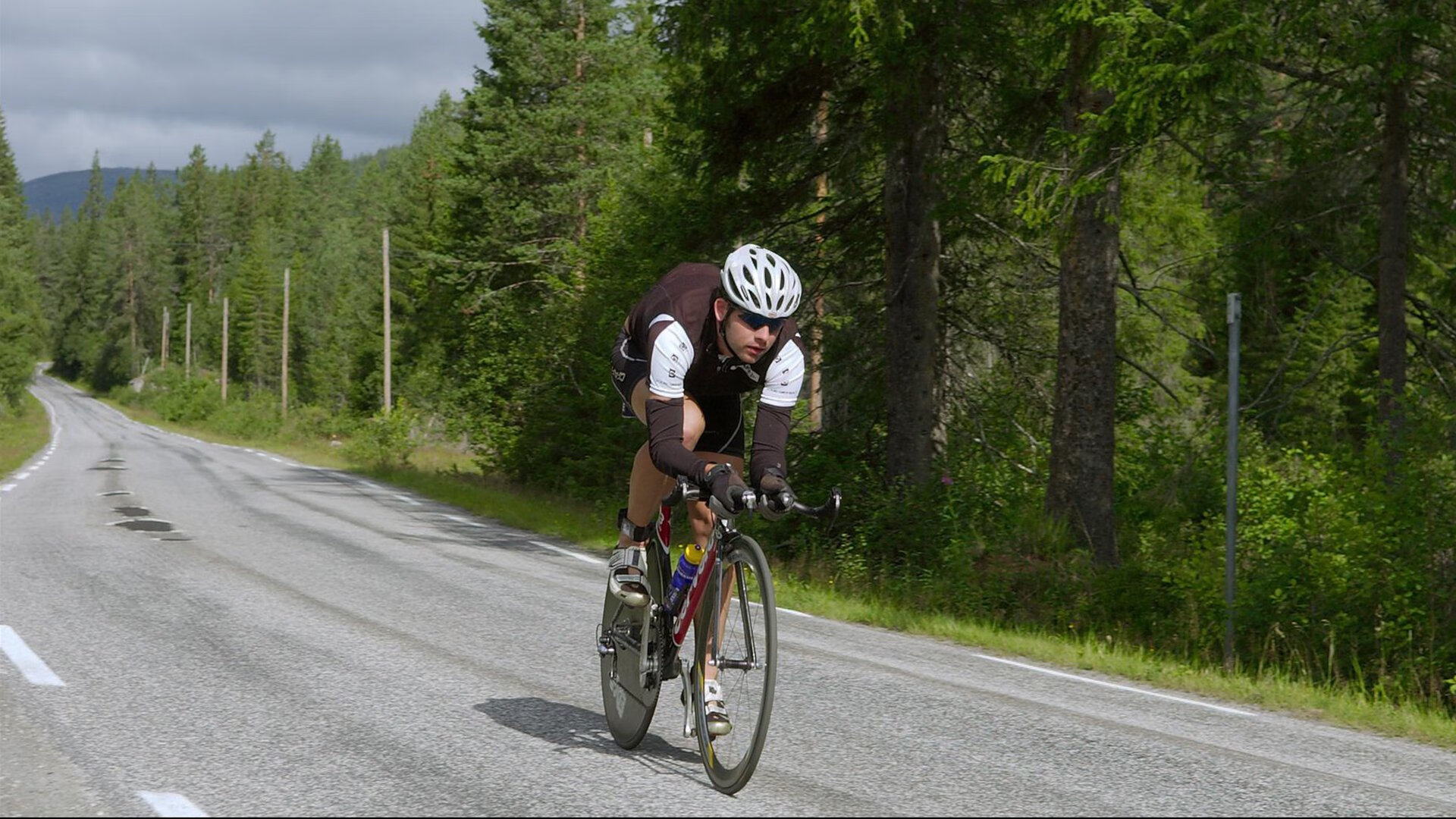 撕裂之城遇鹰袭，浓眉一球定乾坤
